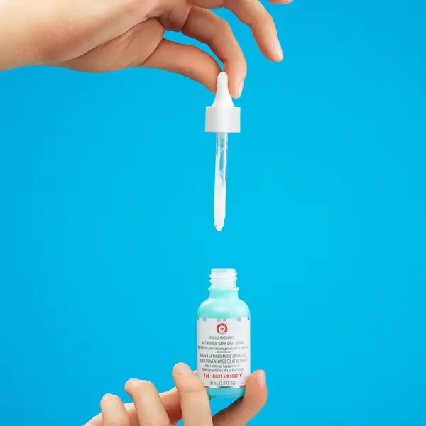 First Aid Beauty Facial Radiance Niacinamide Dark Spot Serum 28.3g 5 First Aid Beauty Facial Radiance Niacinamide Dark Spot Serum 28.3g - Image 3