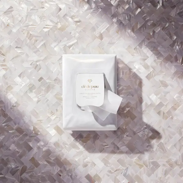 Clé De Peau Beauté Makeup Cleansing Towelettes 6 Clé De Peau Beauté Makeup Cleansing Towelettes - Image 4